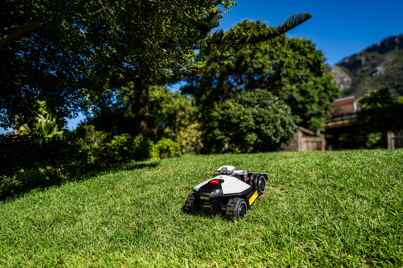 LUBA-MINI 800m AWD ROBOTIC MOWER